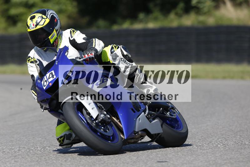 /Archiv-2025/49 26.08.2025 Cornu Master School ADR/rot-rouge/64